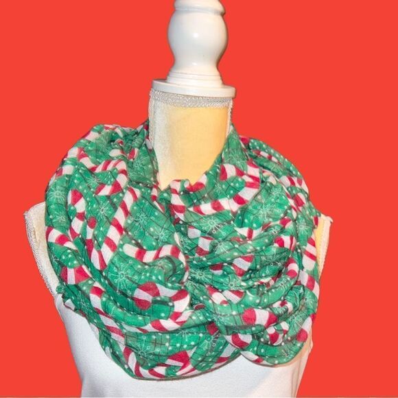 Infinity green Christmas scarf with adorable candy cane design! - Picture 1 of 5